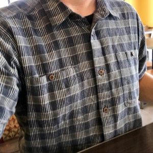 Patagonia Short sleeve (L) button down shirt. 👕